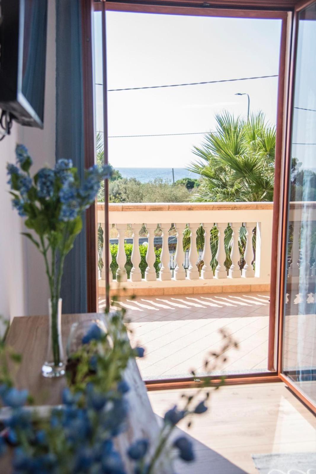 B&B Casa Cosmano Brancaleone Marina Exterior photo