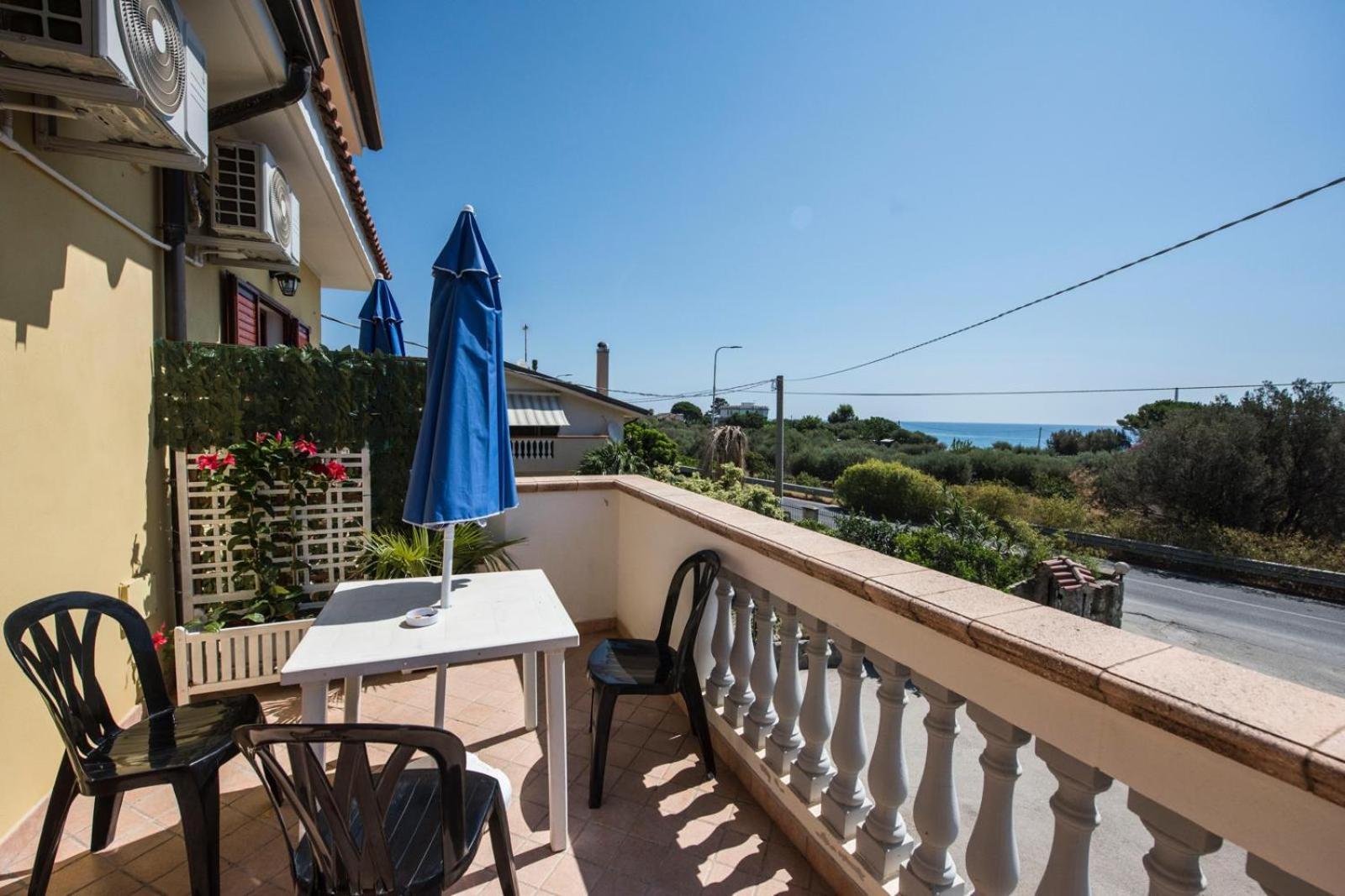 B&B Casa Cosmano Brancaleone Marina Exterior photo